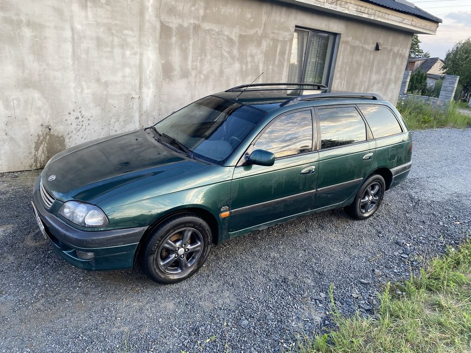 Toyota Avensis 1999 рік універсал 2.0