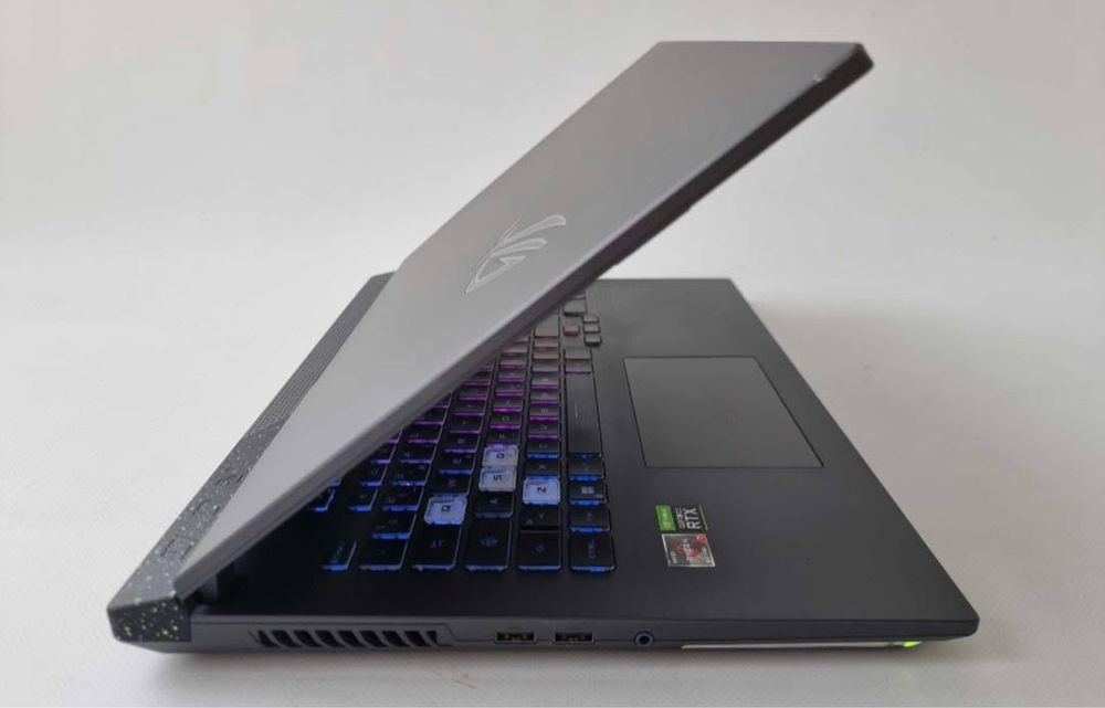 Asus ROG STRIX G17 G713RM (2022) Eclipse Gray