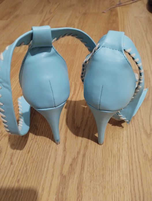 Sandały na obcasie rozm 40