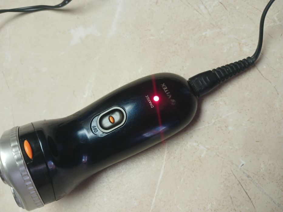 Продам аккумуляторную бритву vitek