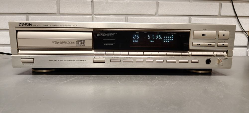 Odtwarza CD DENON DCD-920. Optical