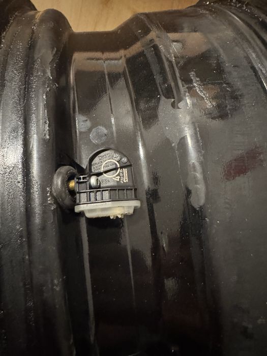 Felgi aluminiowe RIAL Lucca 16” 5x105 + opony letnie 205/55