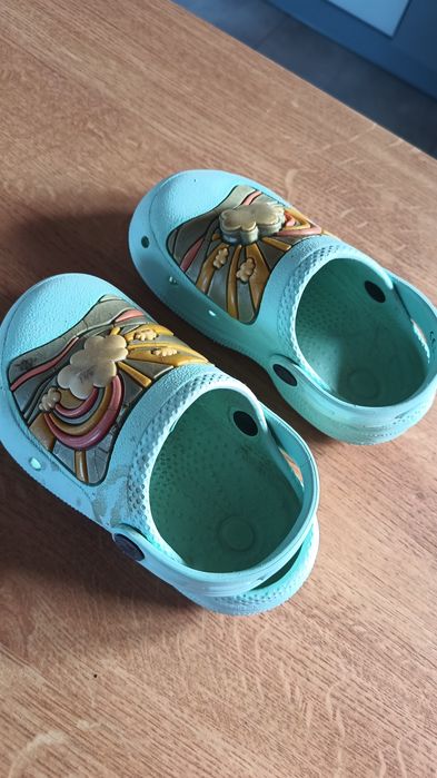 Buty, klapki, chodaki, 25