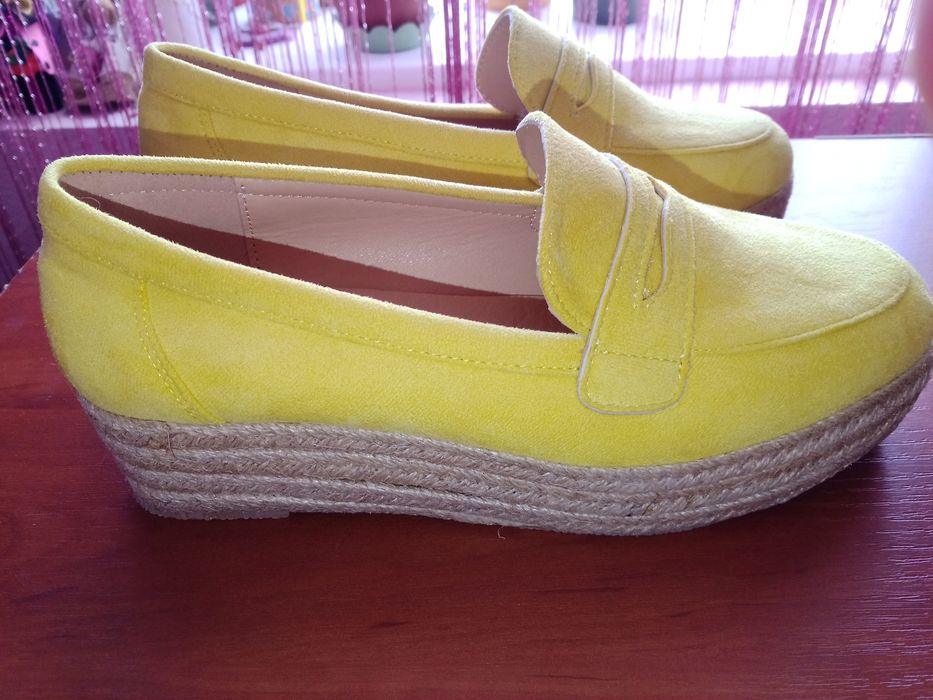 Лофери, еспадрільї, туфлі на плетеній підошві