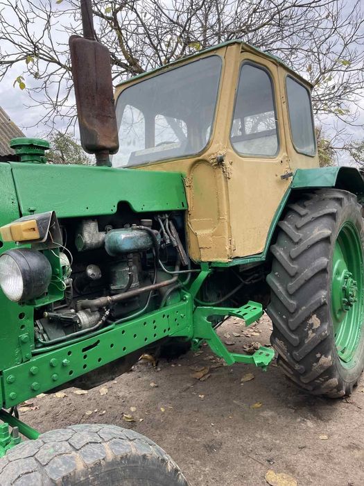 Трактор Юмз на ходу