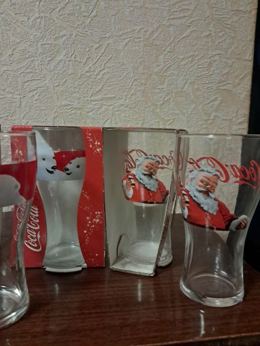 Стаканы с символикой кока кола