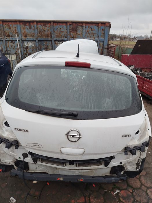 Corsa D  Z474 klapa tył tylna kompletna stan bdb wysyłka