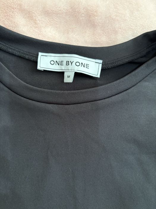 Лонгслів ONE BY ONE з рукавами-рукавичками, чорний