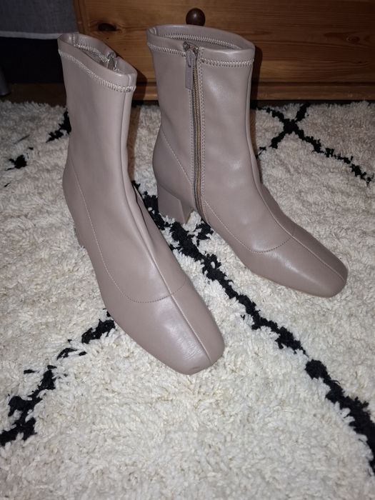 Sprzedam botki ecoskóra r.39 kolor beżowo-szary