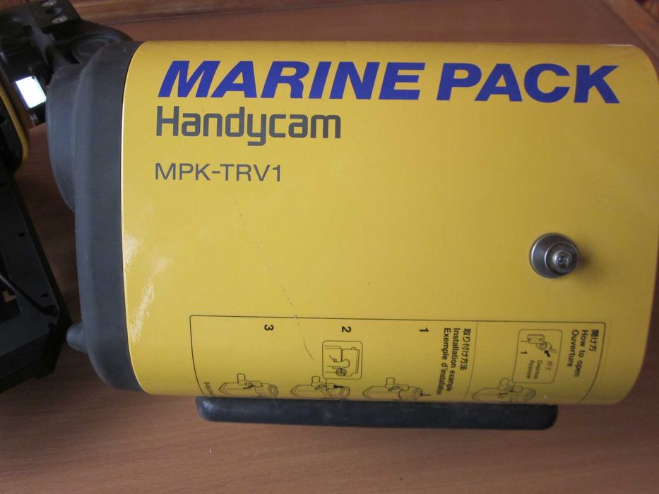 бокс + фонарь SONY Marine Pack для подводной сьемки до 75м