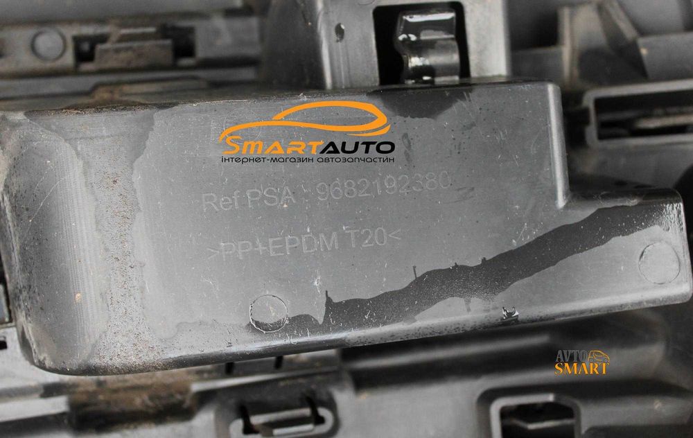 Передній бампер Peugeot Partner B9 2008-2012 взборі