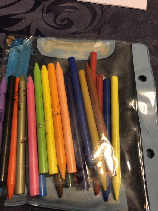 Lápis de cera 24 com oferta da bolsa  da Disney