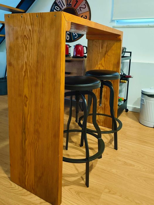 Balcão Bar + 2 Bancos