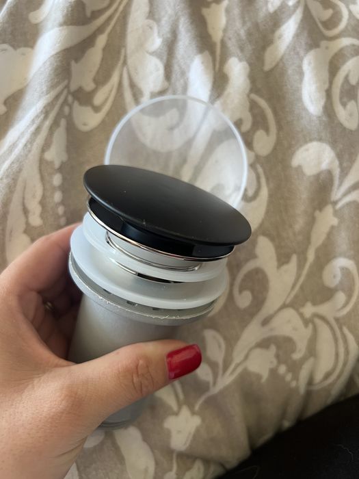 Korek klik-klak (push-open) do umywalki lub wanny – czarny, nowy