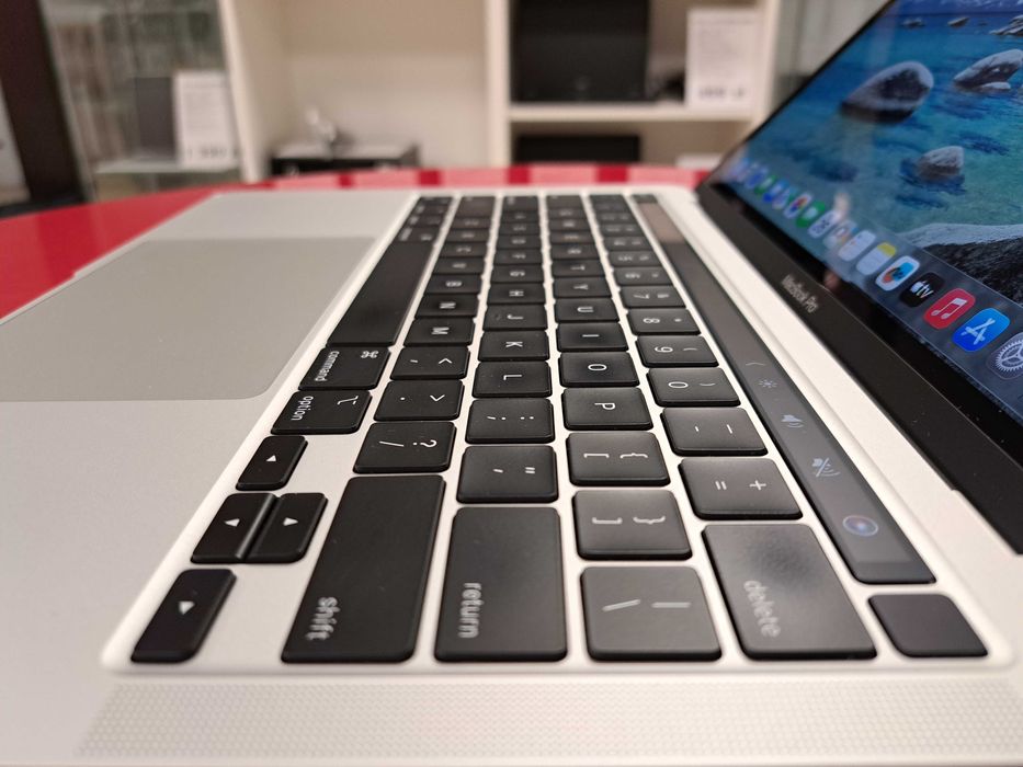 Laptop Apple Macbook Pro 13" M1 16GB/512SSD Retina MacOS Tahoe 26.1