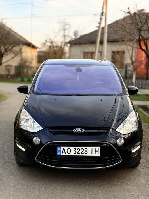 Продам авто Ford S-Max 2011