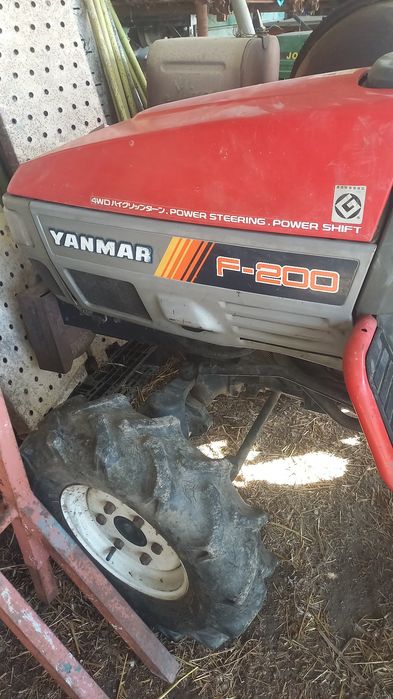 Trator yanmar f200