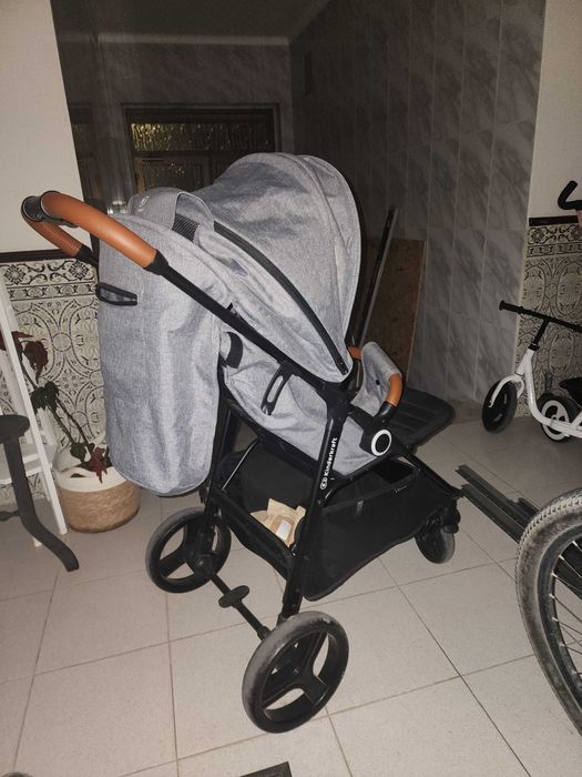 Carrinho bebe praticamente novo