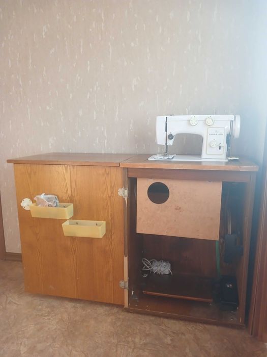 Швейна машинка Чайка 142М