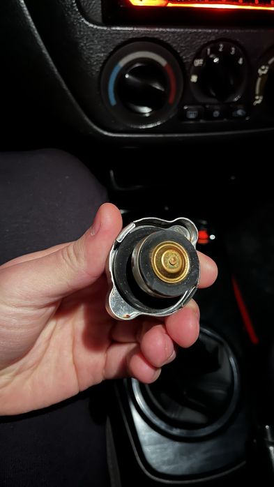 Крышка радиатора Лансер 9(оригинал)