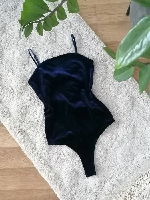 Welurowe granatowe body BikBok XS