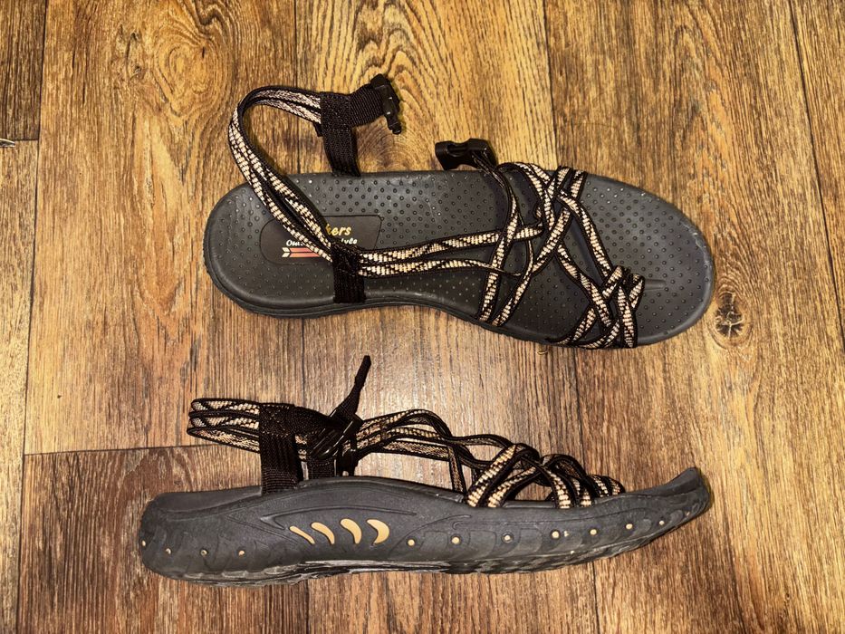 Босоніжки Skechers