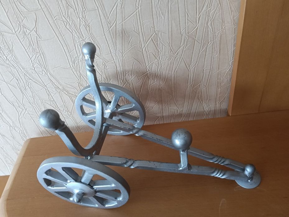 Ozdobny stojak na butelki