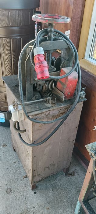 Maszyna do ściągania izolacji z kabli