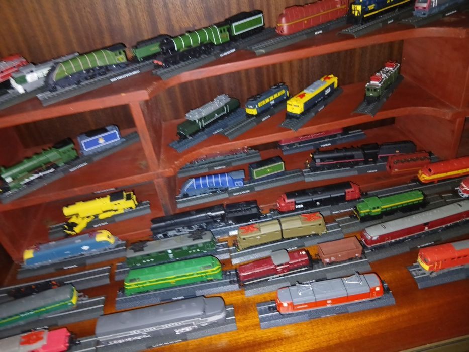 Colecao 40 comboios Locomotiva por  240 €