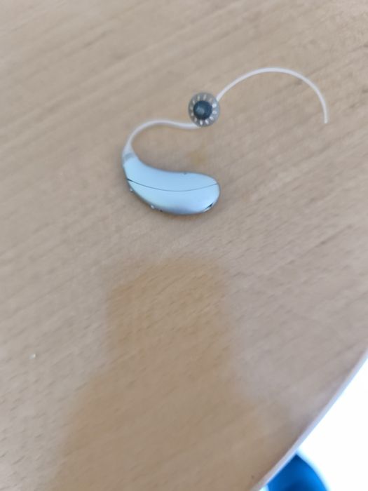 Aparat słuchowy na lewe ucho