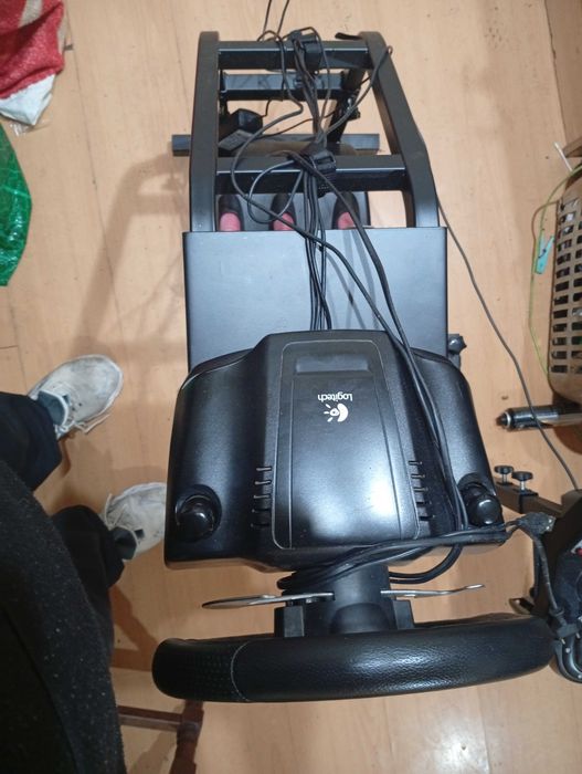 Volante Logitech G27 com Suporte