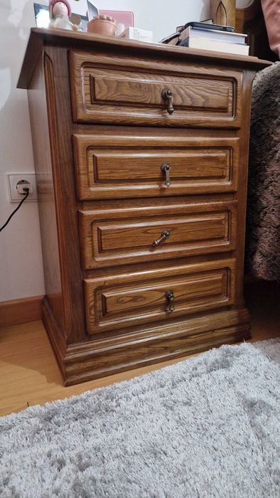 Mobiliário de quarto em excelente estado