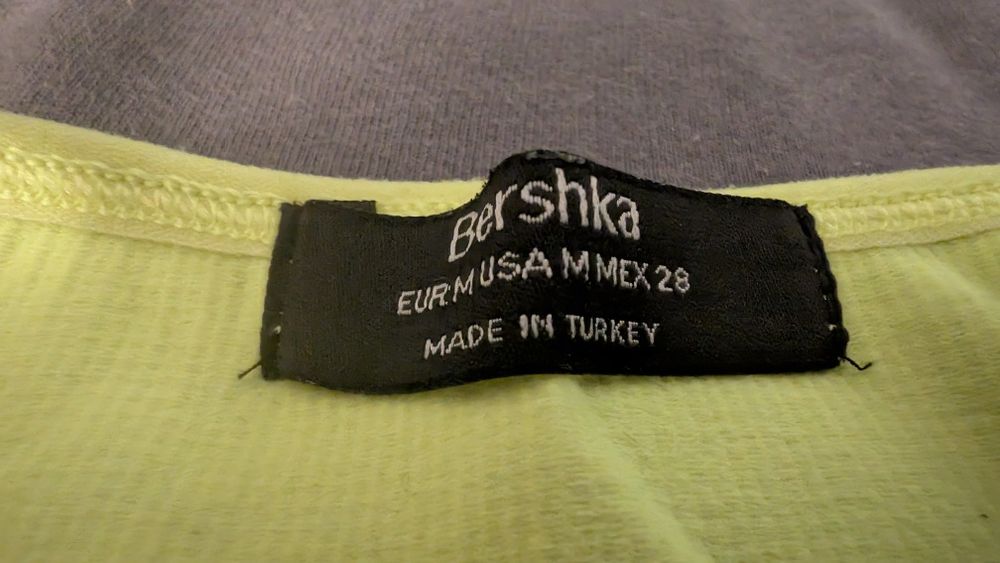 Top na ramiączkach Bershka żółty fluorescencyjny