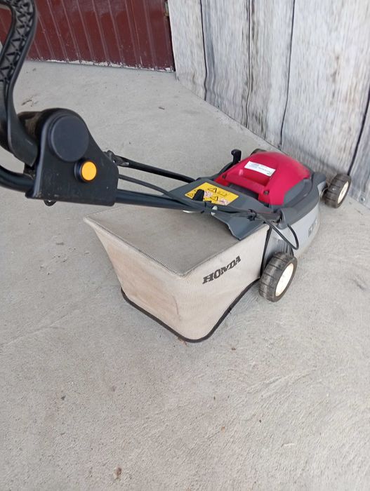 kosiarka elektryczna do trawy  HONDA / 216