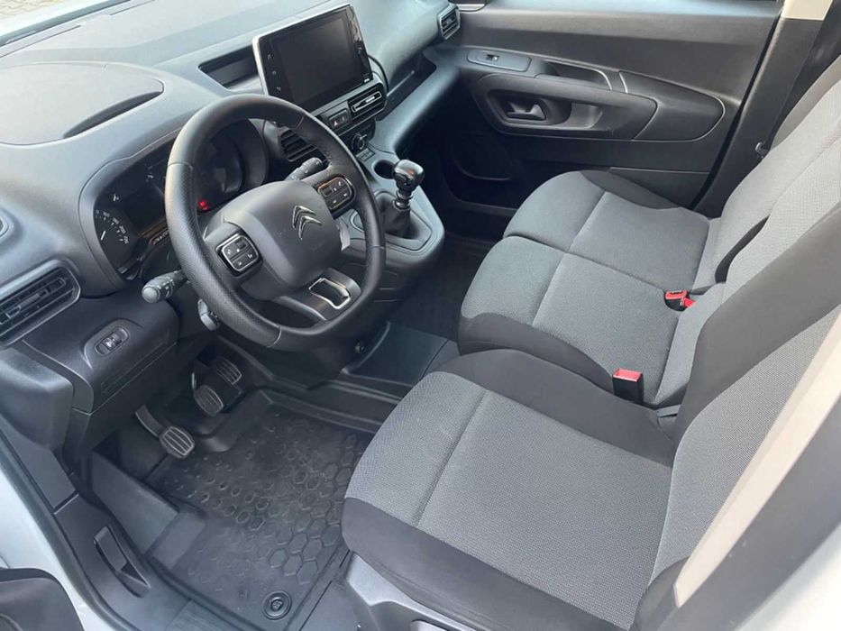 Wypożyczalnia-Wynajem Aut Dostawczych-Busów