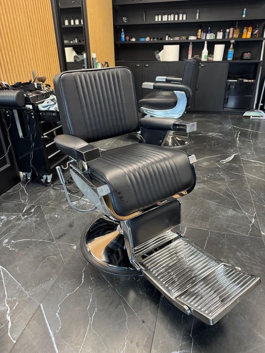 Fotel barberski stan bardzo dobry