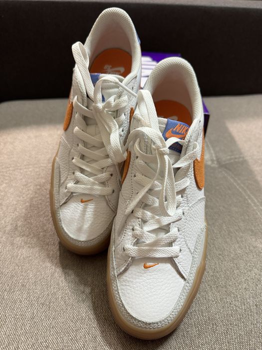 Нові кросівки Nike