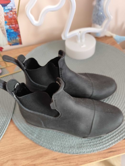 Sprzedam stajnia HH , kamizelka ,sztyblety