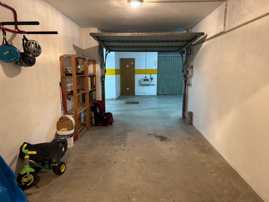 Garagem Fechada - Junto ao Pavilhão Municipal / Central de Transportes