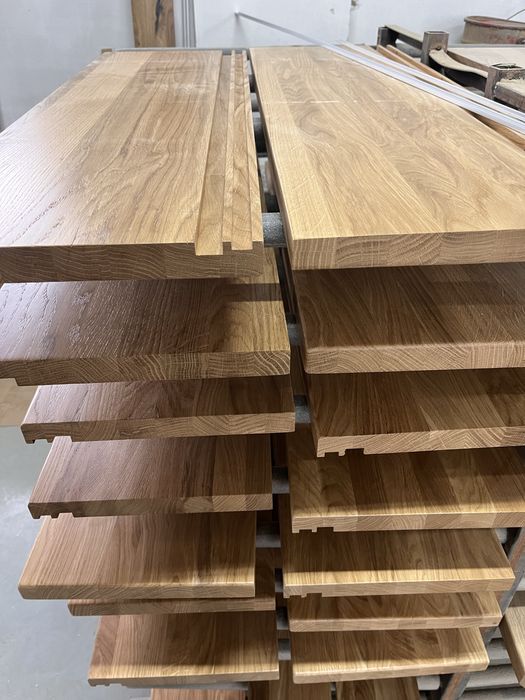 Trepy,stopień z profilem LED i podstopnicą. Dębowe stopnie.Schody