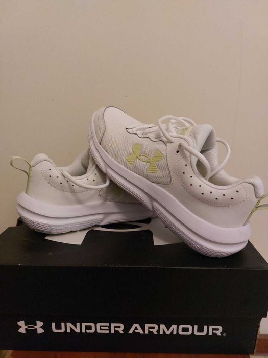 Жіночі кросівки Under Armour р.40