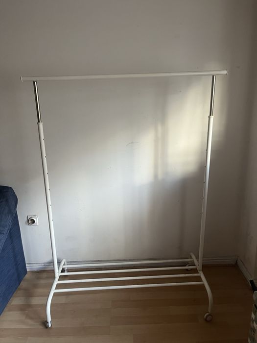Charriot / Supporte para cabides