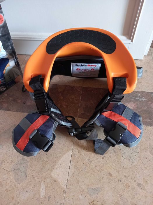 Transportadora de criança aos ombros - SaddleBaby