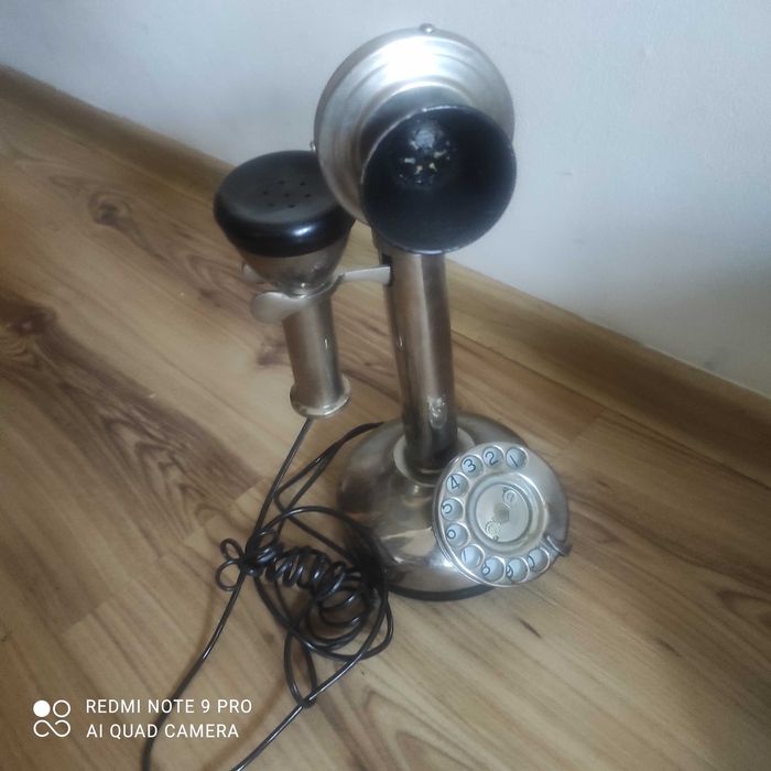 Telefon  w stylu retro