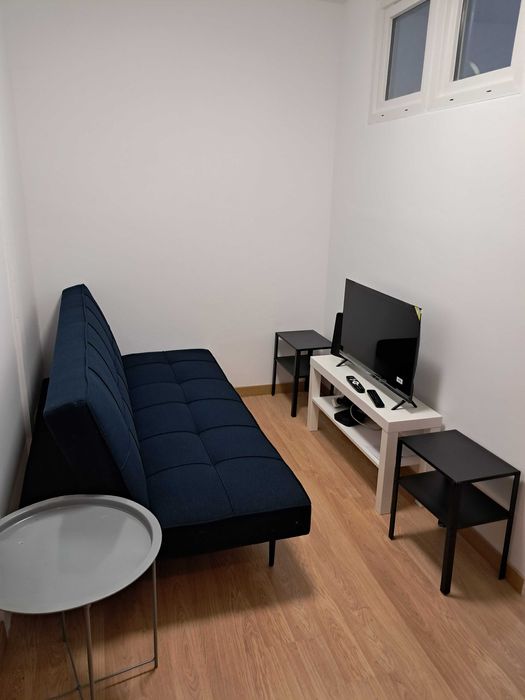 T-2 Novo.Equipado & mobilado. Na LAPA, centro Lisboa.Disponível.