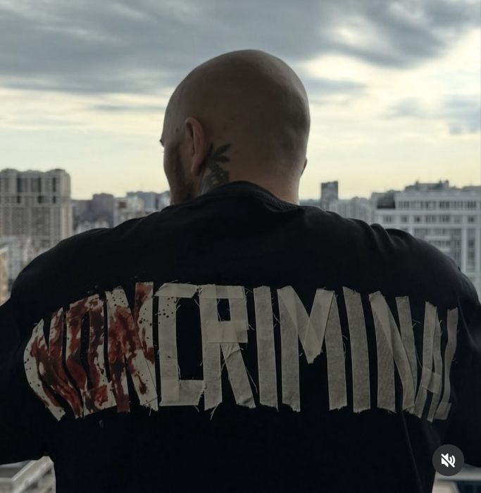 Продам фубтолку NONCRIMINAL