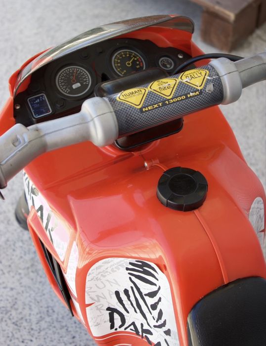 Mota a Bateria Infantil + Capacete e Carregador
