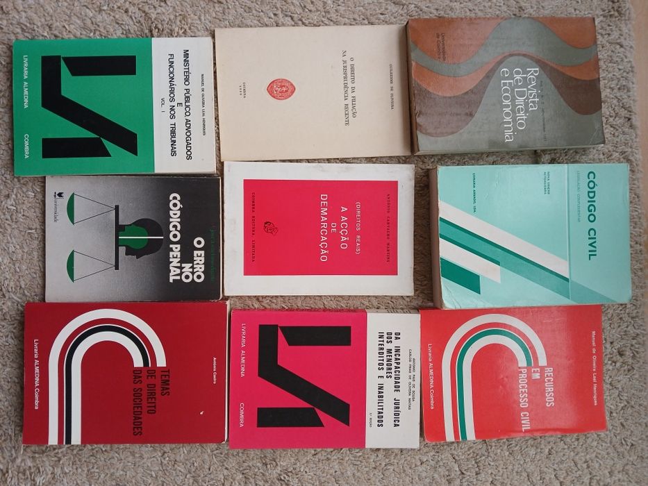 Lote de livros de direito