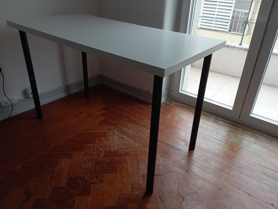 Mesa secretária IKEA