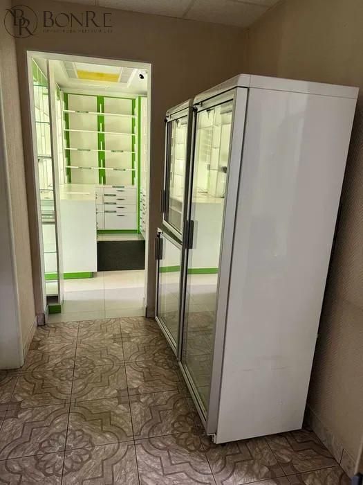 Продаж, Торгове, Фасад, пр-т. Червоної калини, 74,5м2